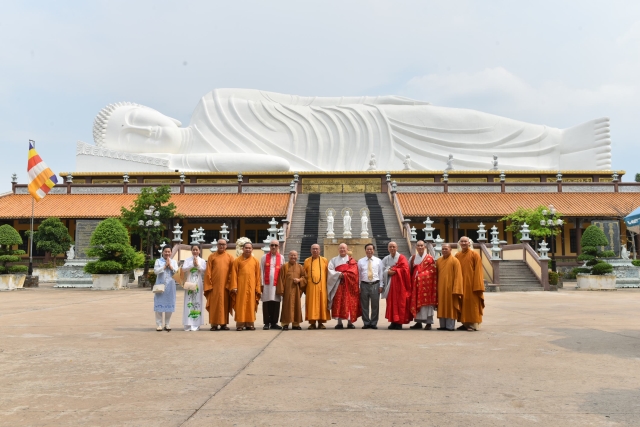 Phái đoàn Phật giáo Hàn Quốc thăm Học viện PGVN tại TP. HCM cơ sở Lê Minh Xuân