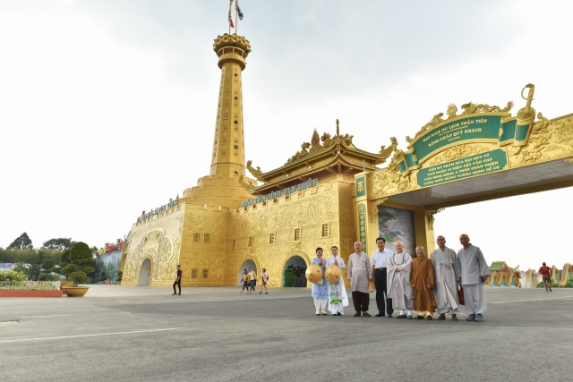 Phái đoàn Phật giáo Hàn Quốc thăm Học viện PGVN tại TP. HCM cơ sở Lê Minh Xuân