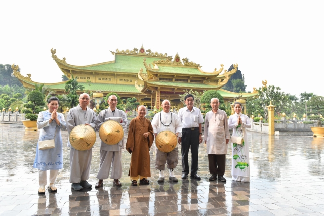 Phái đoàn Phật giáo Hàn Quốc thăm Học viện PGVN tại TP. HCM cơ sở Lê Minh Xuân