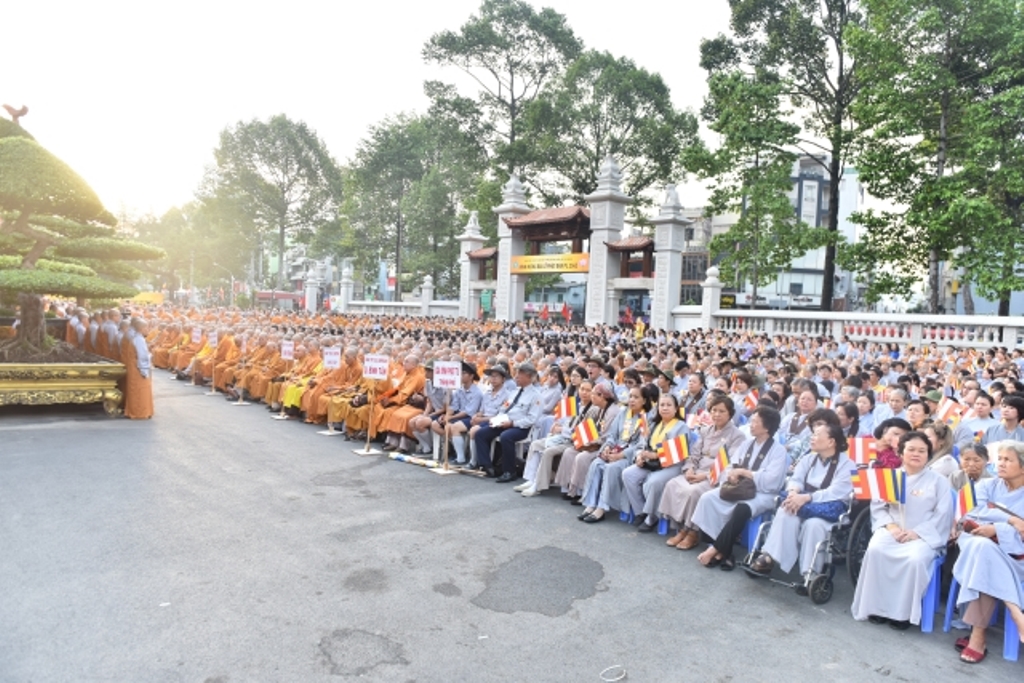 TP. HCM: Long trọng Đại lễ Phật đản PL. 2562 tại Việt Nam Quốc Tự