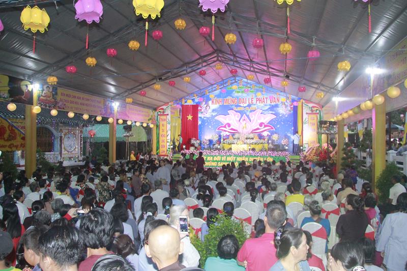 Đồng Tháp: Diễu hành xe hoa Phật đản PL. 2562