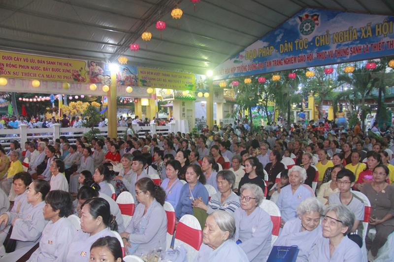 Đồng Tháp: Diễu hành xe hoa Phật đản PL. 2562