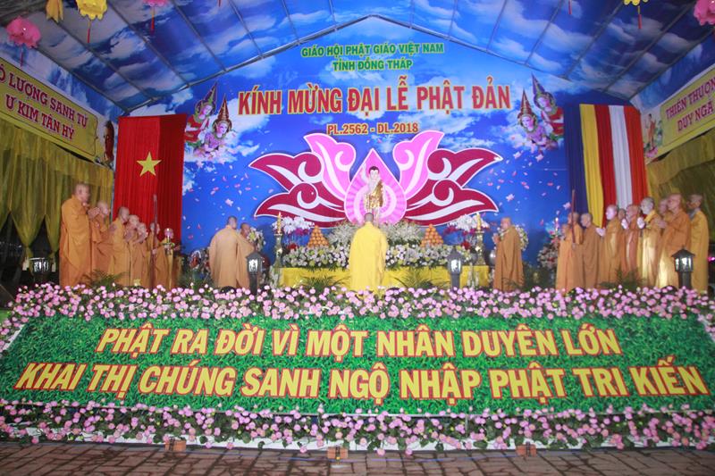 Đồng Tháp: Diễu hành xe hoa Phật đản PL. 2562