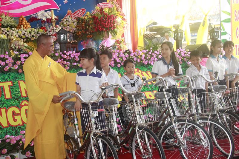 Đồng Tháp: Trang nghiêm kính mừng Phật Đản PL. 2562