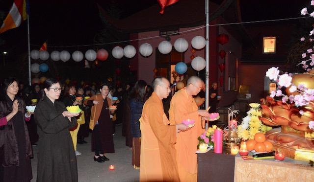 Lung Linh Đêm Hội Hoa Đăng Tại Chùa Vĩnh Nghiêm Praha- Cộng Hoà Séc