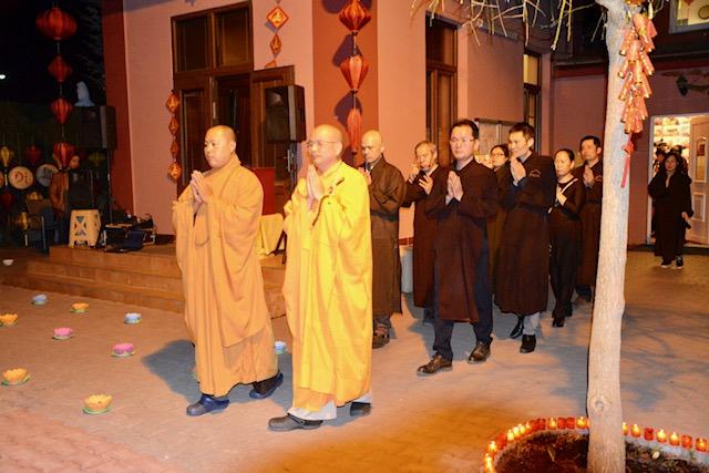 Lung Linh Đêm Hội Hoa Đăng Tại Chùa Vĩnh Nghiêm Praha- Cộng Hoà Séc