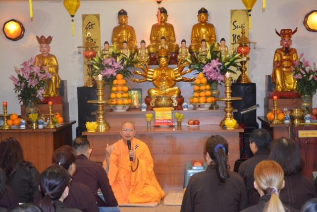 Lung Linh Đêm Hội Hoa Đăng Tại Chùa Vĩnh Nghiêm Praha- Cộng Hoà Séc