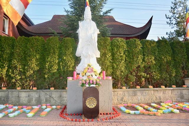 Lung Linh Đêm Hội Hoa Đăng Tại Chùa Vĩnh Nghiêm Praha- Cộng Hoà Séc