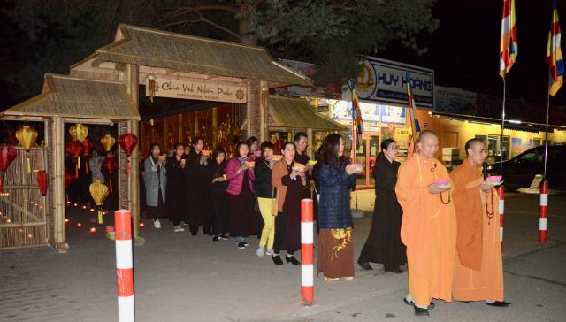 Lung Linh Đêm Hội Hoa Đăng Tại Chùa Vĩnh Nghiêm Praha- Cộng Hoà Séc