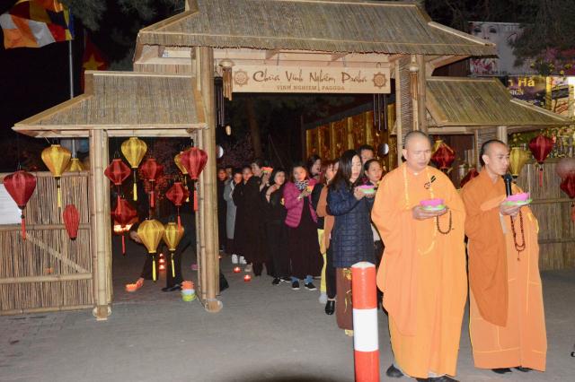Lung Linh Đêm Hội Hoa Đăng Tại Chùa Vĩnh Nghiêm Praha- Cộng Hoà Séc