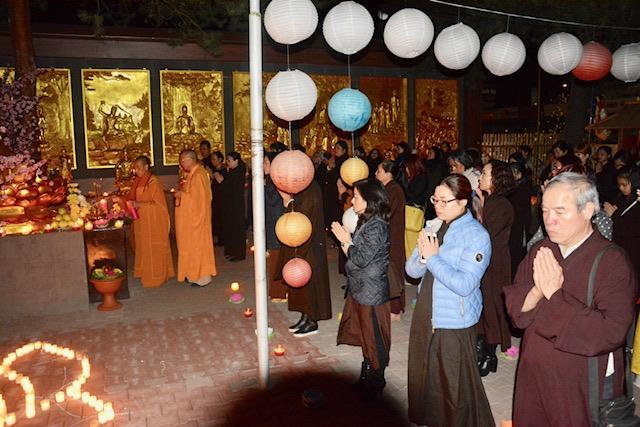 Lung Linh Đêm Hội Hoa Đăng Tại Chùa Vĩnh Nghiêm Praha- Cộng Hoà Séc