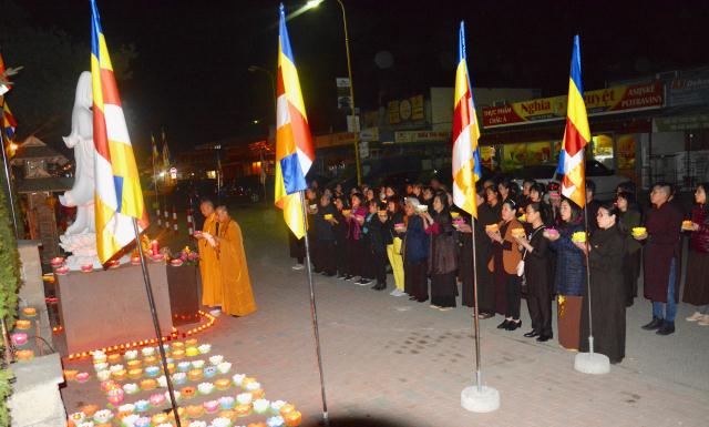 Lung Linh Đêm Hội Hoa Đăng Tại Chùa Vĩnh Nghiêm Praha- Cộng Hoà Séc