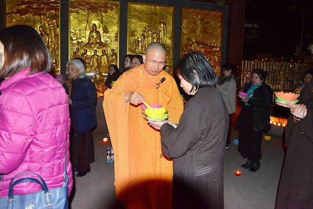 Lung Linh Đêm Hội Hoa Đăng Tại Chùa Vĩnh Nghiêm Praha- Cộng Hoà Séc