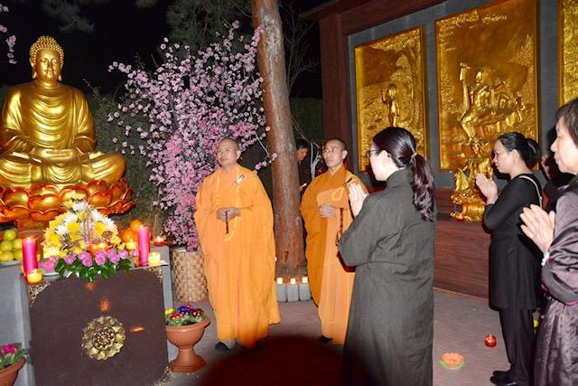 Lung Linh Đêm Hội Hoa Đăng Tại Chùa Vĩnh Nghiêm Praha- Cộng Hoà Séc