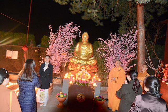 Lung Linh Đêm Hội Hoa Đăng Tại Chùa Vĩnh Nghiêm Praha- Cộng Hoà Séc