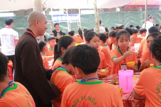 Hân hoan ngày tu học đầu tiên - Khóa tu mùa hè lần VIII tại chùa Huệ Minh