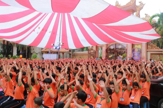 Hân hoan ngày tu học đầu tiên - Khóa tu mùa hè lần VIII tại chùa Huệ Minh
