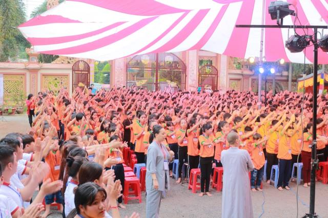 Hân hoan ngày tu học đầu tiên - Khóa tu mùa hè lần VIII tại chùa Huệ Minh