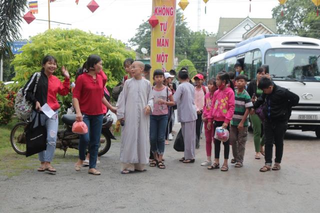 Hân hoan ngày tu học đầu tiên - Khóa tu mùa hè lần VIII tại chùa Huệ Minh