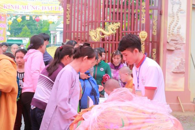 Hân hoan ngày tu học đầu tiên - Khóa tu mùa hè lần VIII tại chùa Huệ Minh