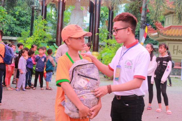 Hân hoan ngày tu học đầu tiên - Khóa tu mùa hè lần VIII tại chùa Huệ Minh