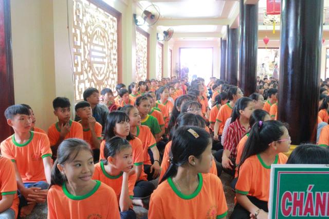 Hân hoan ngày tu học đầu tiên - Khóa tu mùa hè lần VIII tại chùa Huệ Minh