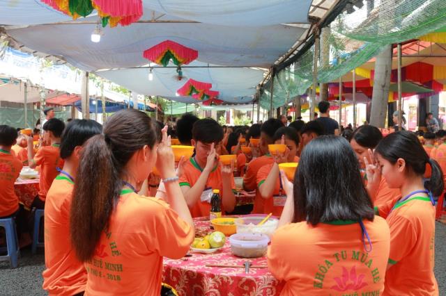 Hân hoan ngày tu học đầu tiên - Khóa tu mùa hè lần VIII tại chùa Huệ Minh