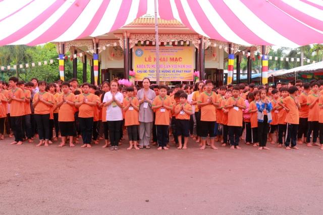 Hân hoan ngày tu học đầu tiên - Khóa tu mùa hè lần VIII tại chùa Huệ Minh