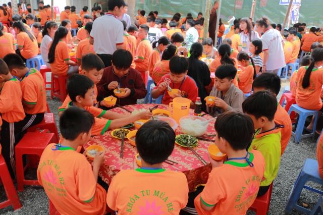 Hỷ lạc với ngày tu thứ hai - Khóa tu mùa hè chùa Huệ Minh