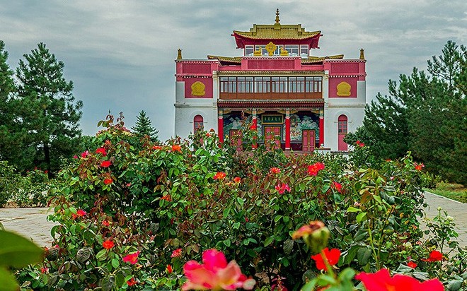 Những ngôi đền Phật giáo đẹp đến ngỡ ngàng ở Nga