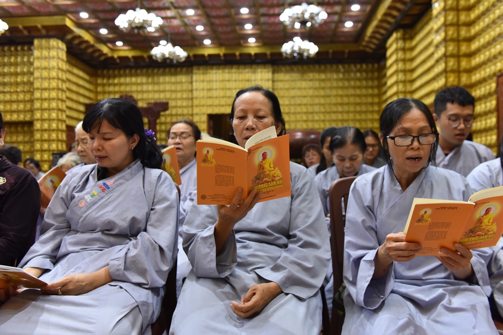 CHÙA GIÁC NGỘ: Lễ Sám hối &amp; Thuyết giảng TT.Thích Nhật Từ (27/06/2018) Talkshow: Góc Nhìn Phật Giáo - kỳ 22  KHI “TƯ VẤN, CẦU NGUYỆN MÙA THI” BỊ LỢI DỤNG CHỐNG PHÁ ĐẠO PHẬT