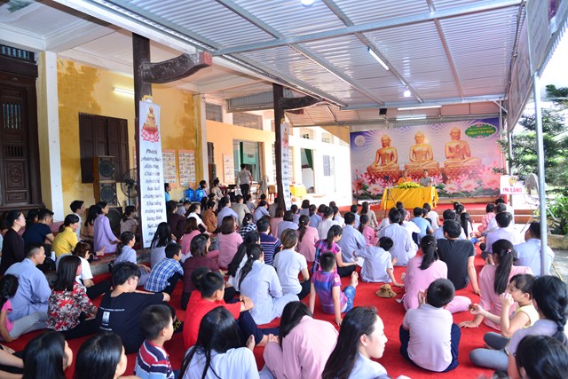 Hải Phòng: TS. Nguyễn Mạnh Hùng giao lưu tại khóa tu Tuổi trẻ hướng Phật