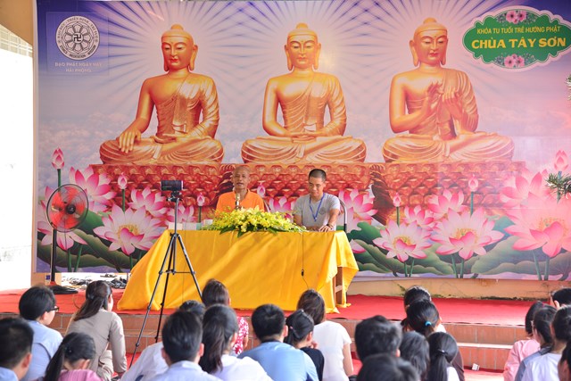 Hải Phòng: TS. Nguyễn Mạnh Hùng giao lưu tại khóa tu Tuổi trẻ hướng Phật