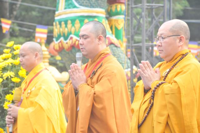 Thiêng liêng lời kinh cầu tại Hội Trại Tuổi Trẻ &amp; Phật Giáo