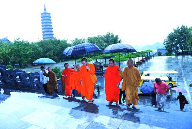 Đoàn Liên minh Phật giáo Lào thăm và làm việc với GHPGVN