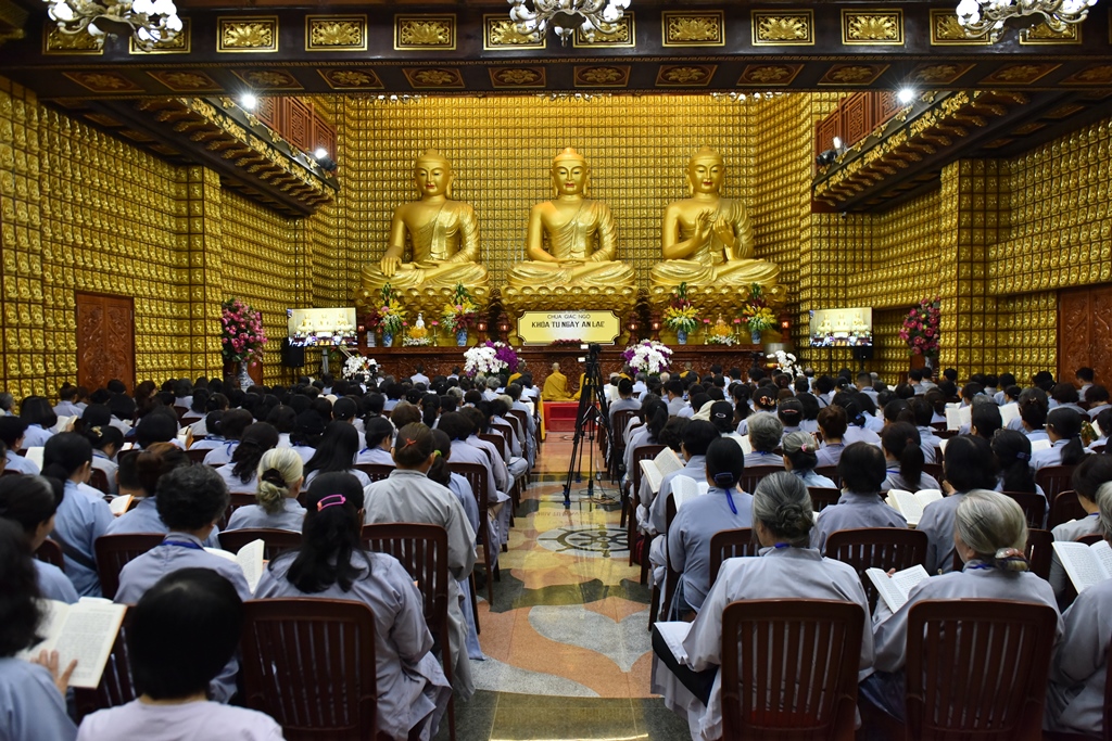 Chùa Giác Ngộ: Khoá tu Ngày An Lạc &amp; Tuổi Trẻ Hướng Phật - lần thứ 47 (24/06/2018) Vấn đáp Phật pháp - TT. Thích Nhật Từ