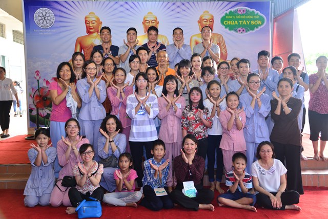 Hải Phòng: TS. Nguyễn Mạnh Hùng giao lưu tại khóa tu Tuổi trẻ hướng Phật
