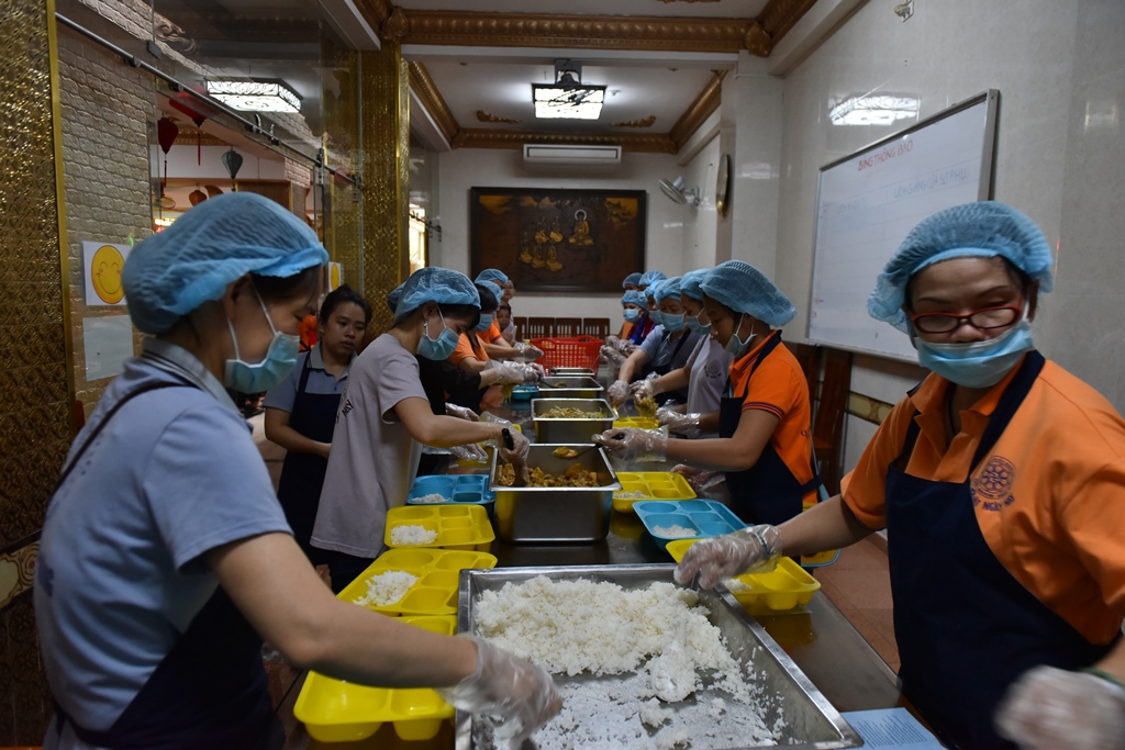 Chùa Giác Ngộ: Khoá tu Ngày An Lạc &amp; Tuổi Trẻ Hướng Phật - lần thứ 47 (24/06/2018) Vấn đáp Phật pháp - TT. Thích Nhật Từ