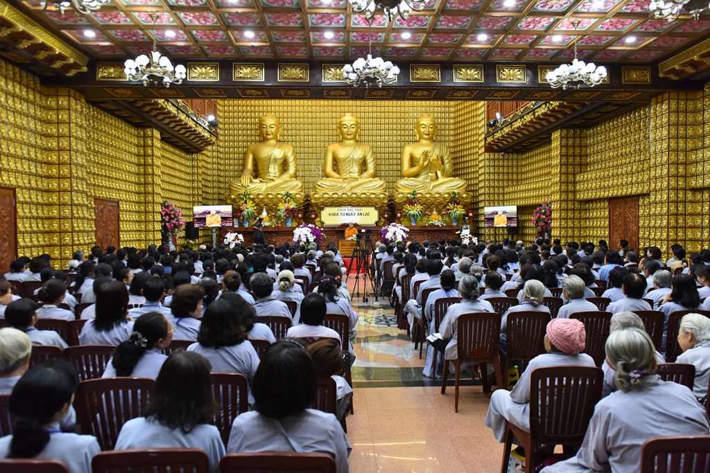 Chùa Giác Ngộ: Khoá tu Ngày An Lạc &amp; Tuổi Trẻ Hướng Phật - lần thứ 47 (24/06/2018) Vấn đáp Phật pháp - TT. Thích Nhật Từ