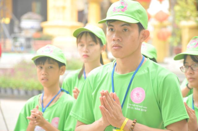 Thiêng liêng lời kinh cầu tại Hội Trại Tuổi Trẻ &amp; Phật Giáo