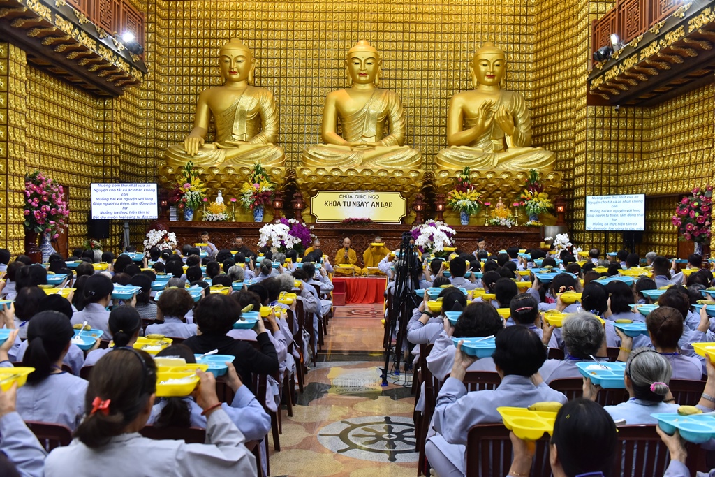 Chùa Giác Ngộ: Khoá tu Ngày An Lạc &amp; Tuổi Trẻ Hướng Phật - lần thứ 47 (24/06/2018) Vấn đáp Phật pháp - TT. Thích Nhật Từ