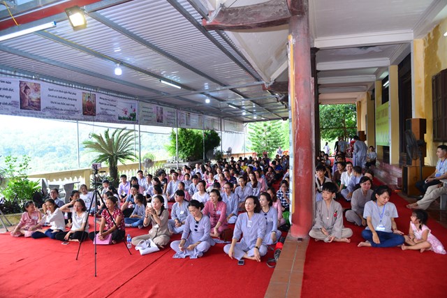 Hải Phòng: TS. Nguyễn Mạnh Hùng giao lưu tại khóa tu Tuổi trẻ hướng Phật