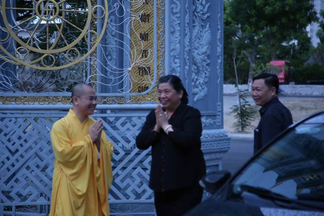 Phó Chủ tịch thường trực Quốc hội thăm chùa Bà Đa