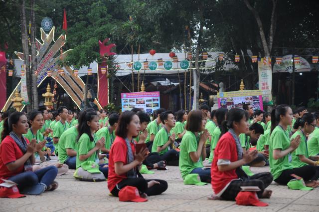 Thiêng liêng lời kinh cầu tại Hội Trại Tuổi Trẻ &amp; Phật Giáo
