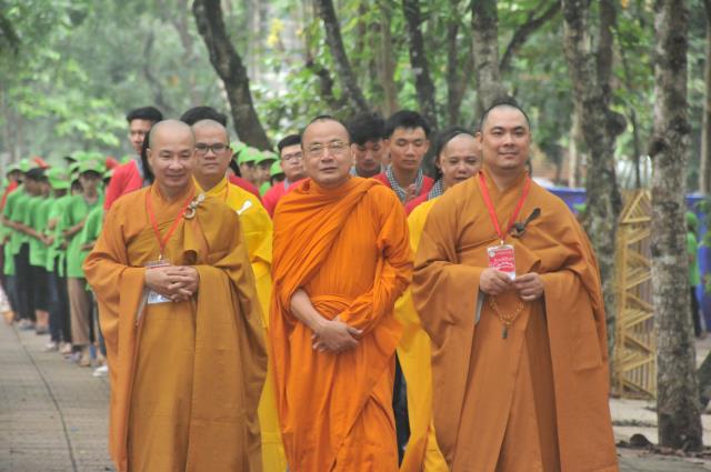 Thiêng liêng lời kinh cầu tại Hội Trại Tuổi Trẻ &amp; Phật Giáo