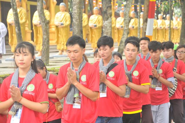 Thiêng liêng lời kinh cầu tại Hội Trại Tuổi Trẻ &amp; Phật Giáo