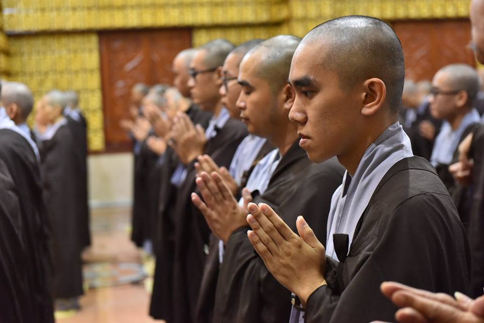 Lễ xuất gia - Ngày tu đầu tiên khóa tu &quot; Xuất gia gieo duyên kỳ 4 và khóa tu Thiền tứ niệm xứ kỳ 25 &quot;