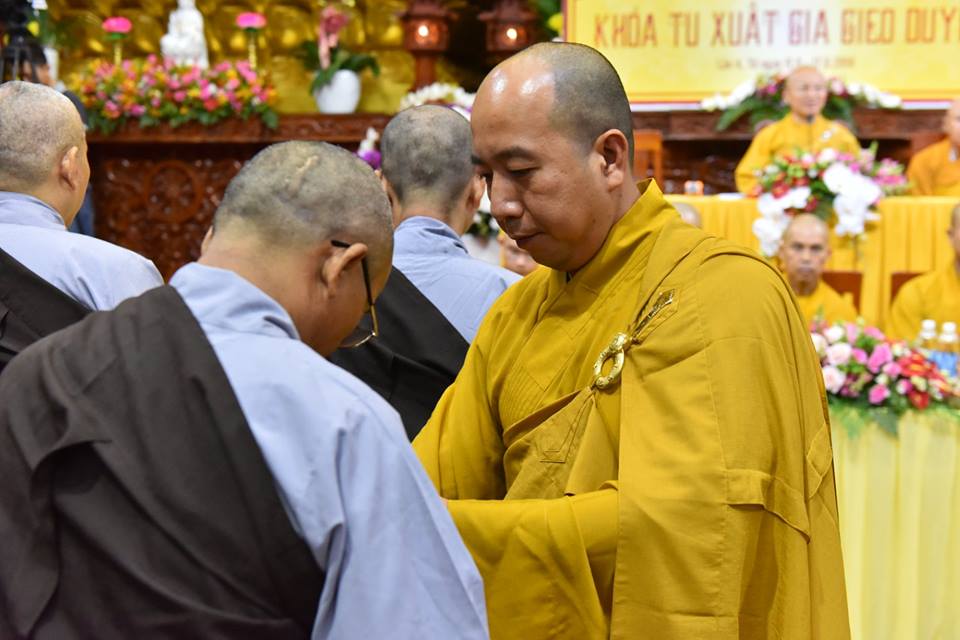 Lễ xuất gia - Ngày tu đầu tiên khóa tu &quot; Xuất gia gieo duyên kỳ 4 và khóa tu Thiền tứ niệm xứ kỳ 25 &quot;