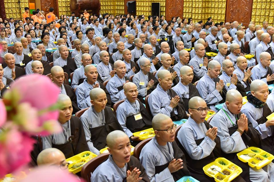 Lễ xuất gia - Ngày tu đầu tiên khóa tu &quot; Xuất gia gieo duyên kỳ 4 và khóa tu Thiền tứ niệm xứ kỳ 25 &quot;