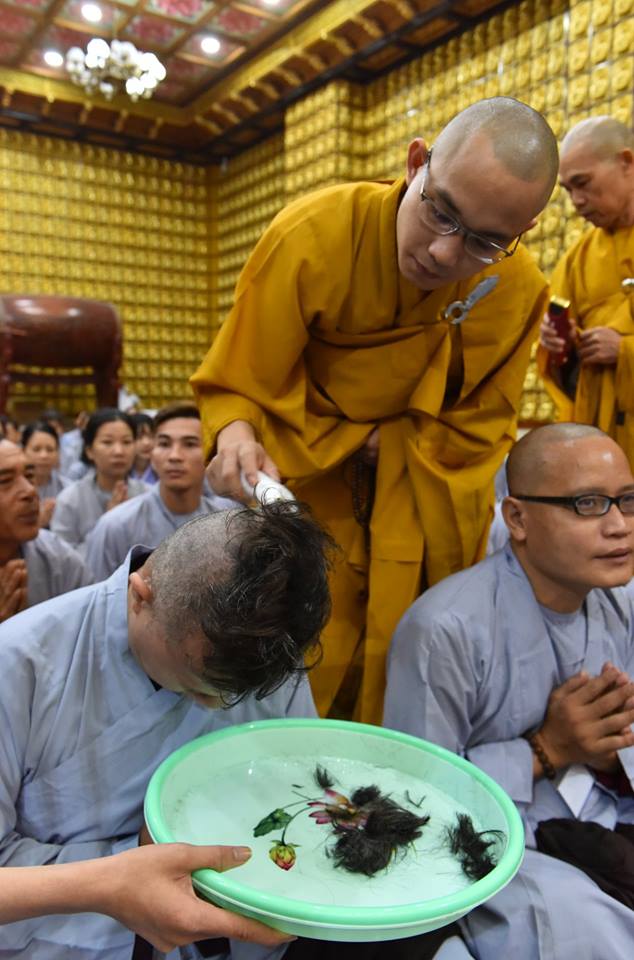 Lễ xuất gia - Ngày tu đầu tiên khóa tu &quot; Xuất gia gieo duyên kỳ 4 và khóa tu Thiền tứ niệm xứ kỳ 25 &quot;